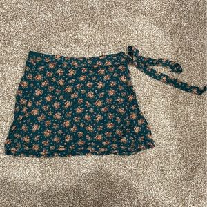 American Eagle Green Floral Skirt